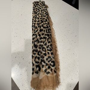 Woman’s Leopard Scarf